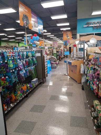 Pet Supply Store «Petco Animal Supplies», reviews and photos, 3115 Iowa St, Lawrence, KS 66046, USA
