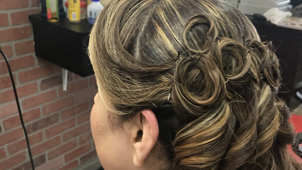 Universal Dominican Hair Salon And Barbershop 23225
