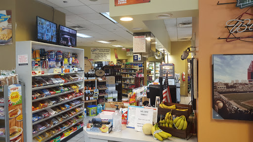 Liquor Store «The New York Market», reviews and photos, 693 W Waveland Ave, Chicago, IL 60613, USA