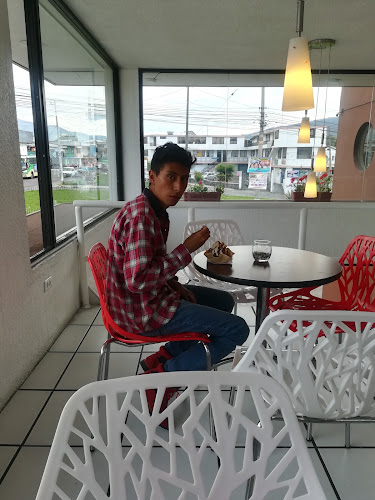 CENTRO COMERCIAL JR - Quito