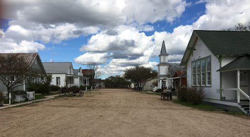 Farmhouses for weddings in Austin