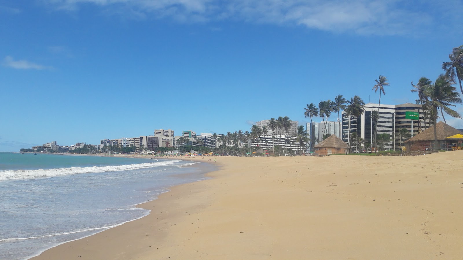 Praia de Jatiuca'in fotoğrafı - rahatlamayı sevenler arasında popüler bir yer