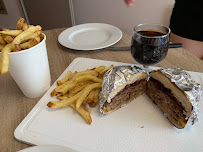 Plats et boissons du Restaurant de hamburgers Five Guys Strasbourg - n°17