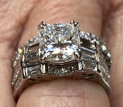 Jewelry Store «Gold N Heart Jewelers (Store #1)», reviews and photos, 3998 Cochran St #4, Simi Valley, CA 93063, USA