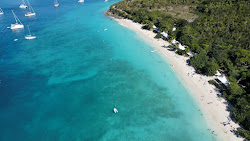 Honeymoon Plajı'in fotoğrafı geniş bir kıyı şeridi ile birlikte