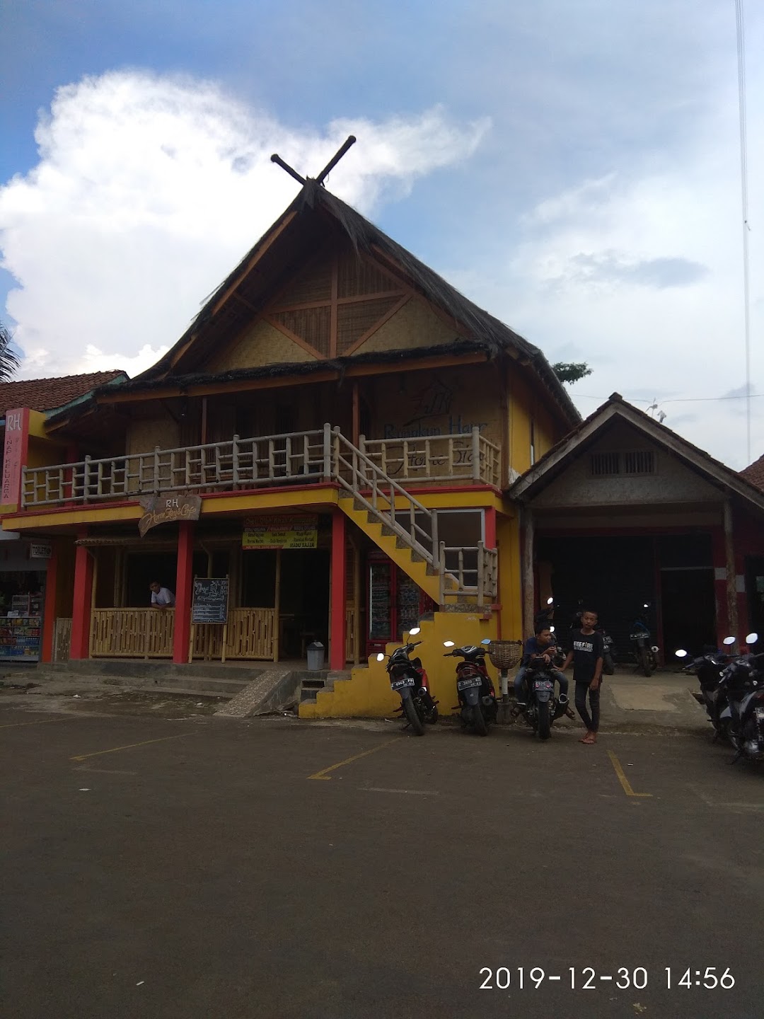 Parkir Wisata desa adat Kampung Naga