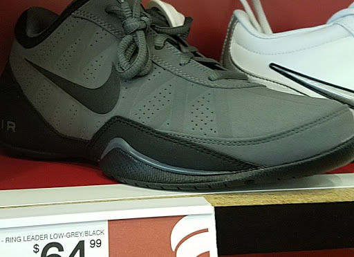 Shoe Store «Famous Footwear», reviews and photos, 14180 E Ellsworth Ave, Aurora, CO 80012, USA