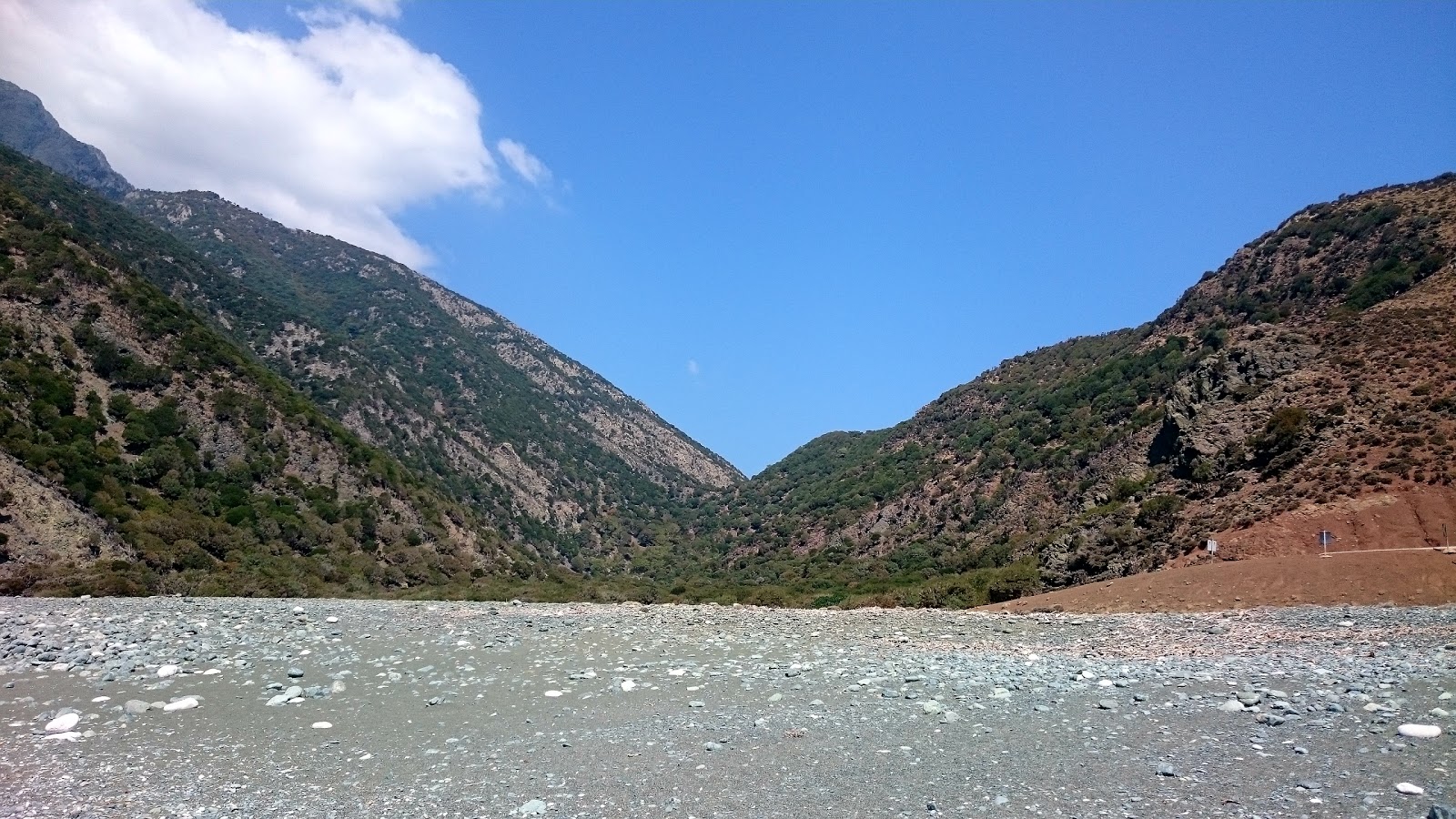 Foto di Paralia Kipos con spiaggia spaziosa