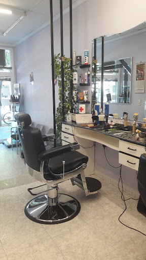 Vicent Peluquería Homens en Oliva, Valencia