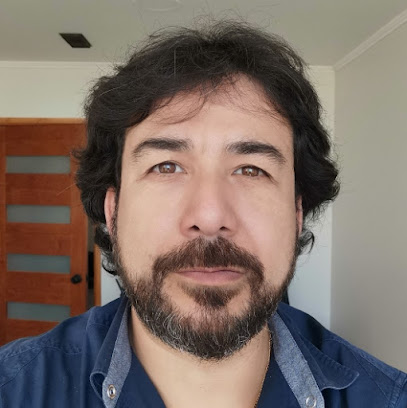 Prof. Cristian Alcaino Caerols, Terapeuta complementario