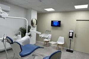 Cabinet Dentaire IN DENTAL des DR BOUZIDI.A, DR BOUZIDI.F, DR BENSAADAT & DR FATNI image