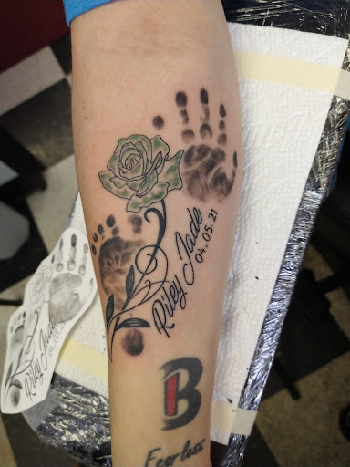 Tattoo Shop «Last Detail Tattoo Studio», reviews and photos, 8402 W Morgan Ave, Milwaukee, WI 53220, USA