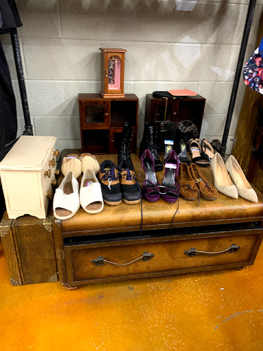 Thrift Store «Goodwill Store», reviews and photos, 23740 El Toro Rd e, Lake Forest, CA 92630, USA