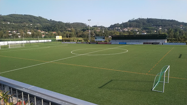 Avaliações doCampo desportivo Ribeira do Neiva em Amares - Campo de futebol