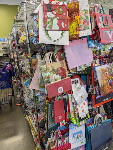 Thrift Store «Goodwill Store & Donation Center in Evanston», reviews and photos, 1916B Dempster St, Evanston, IL 60202, USA