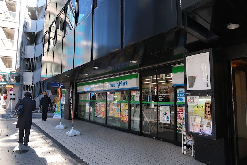 ファミリーマート 赤坂三丁目店