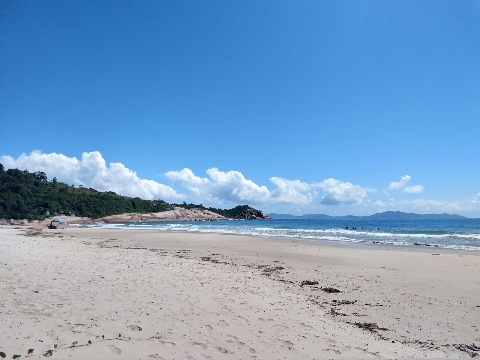 Zdjęcie Praia de Fora z przestronna plaża