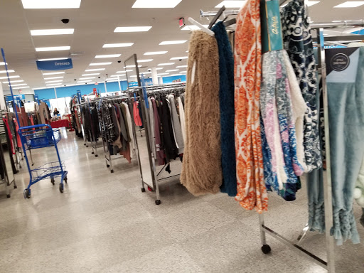 Clothing Store «Ross Dress for Less», reviews and photos, 1050 Mt Prospect Plaza, Mt Prospect, IL 60056, USA