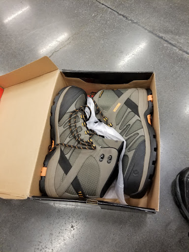 Shoe Store «DSW Designer Shoe Warehouse», reviews and photos, 6644 Loisdale Rd, Springfield, VA 22150, USA