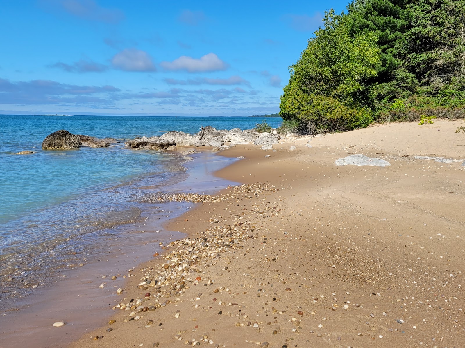 Photo of Roadside Park Beach with bright sand surface