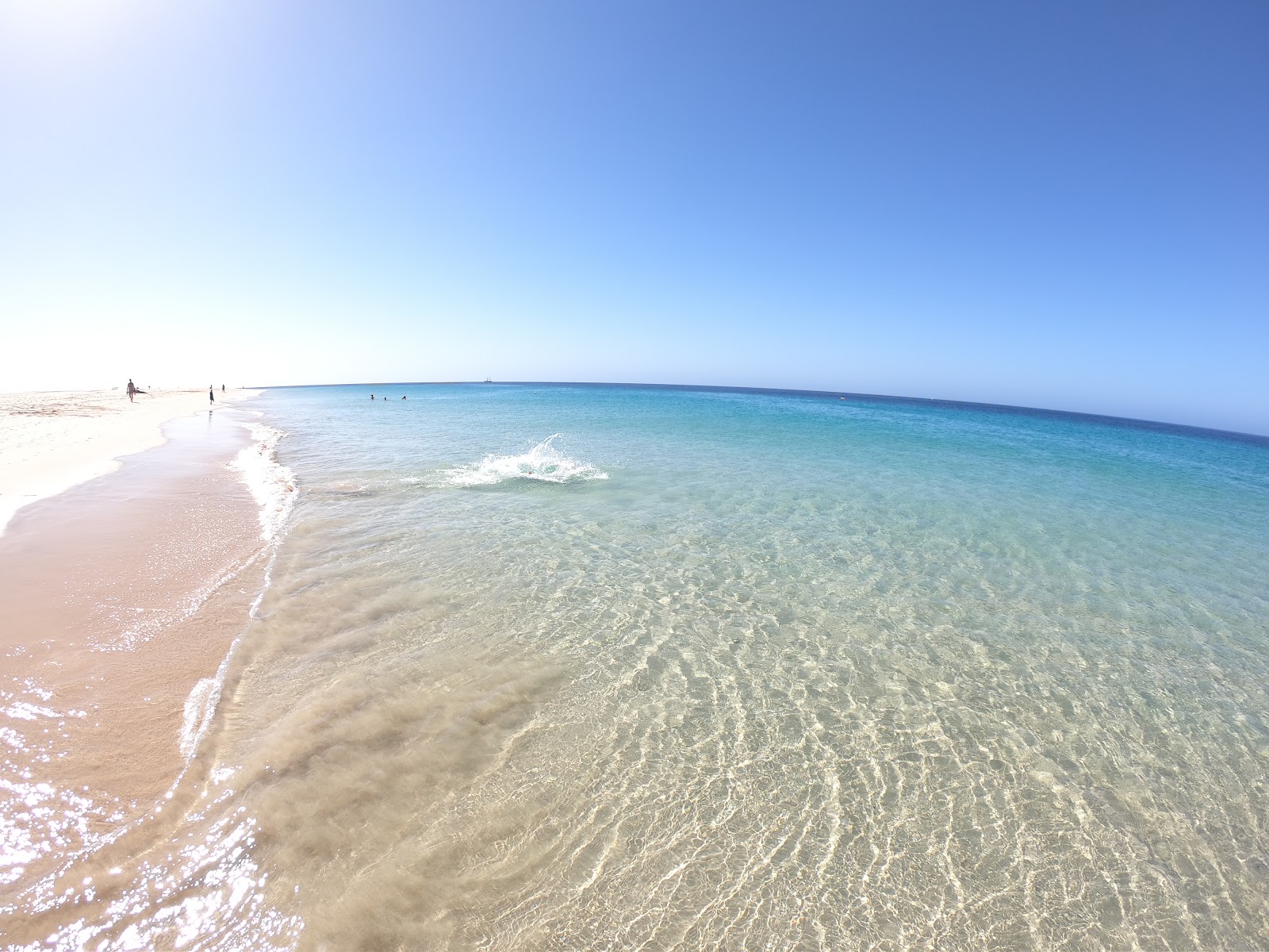 Fotografie cu Playa del Matorral cu o suprafață de apa pură turcoaz