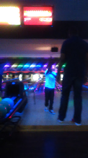 Bowling Alley «AMF Rose Bowl Lanes», reviews and photos, 28001 Groesbeck Hwy, Roseville, MI 48066, USA