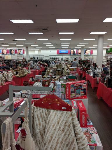 Clothing Store «Burlington Coat Factory», reviews and photos, 350 Towne Center Cir, Sanford, FL 32771, USA