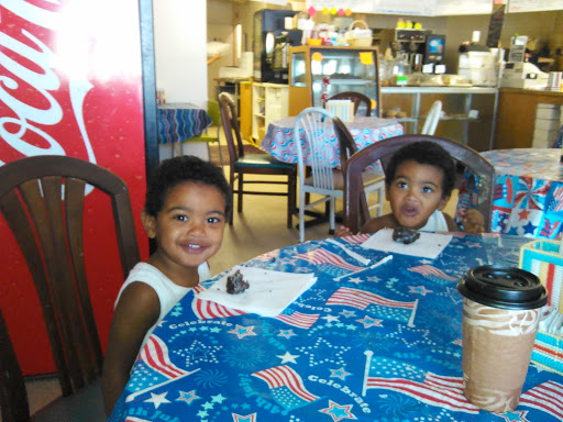 Bakery «Beach Donut Shop», reviews and photos, 344 E Main St, Clinton, CT 06413, USA