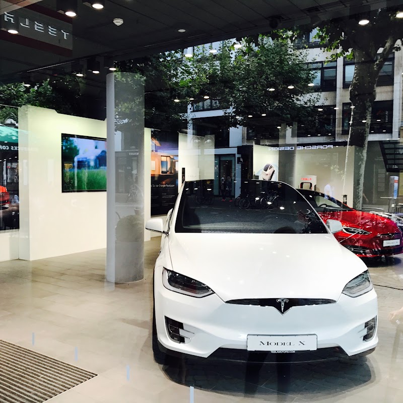 Tesla Store Frankfurt Innenstadt