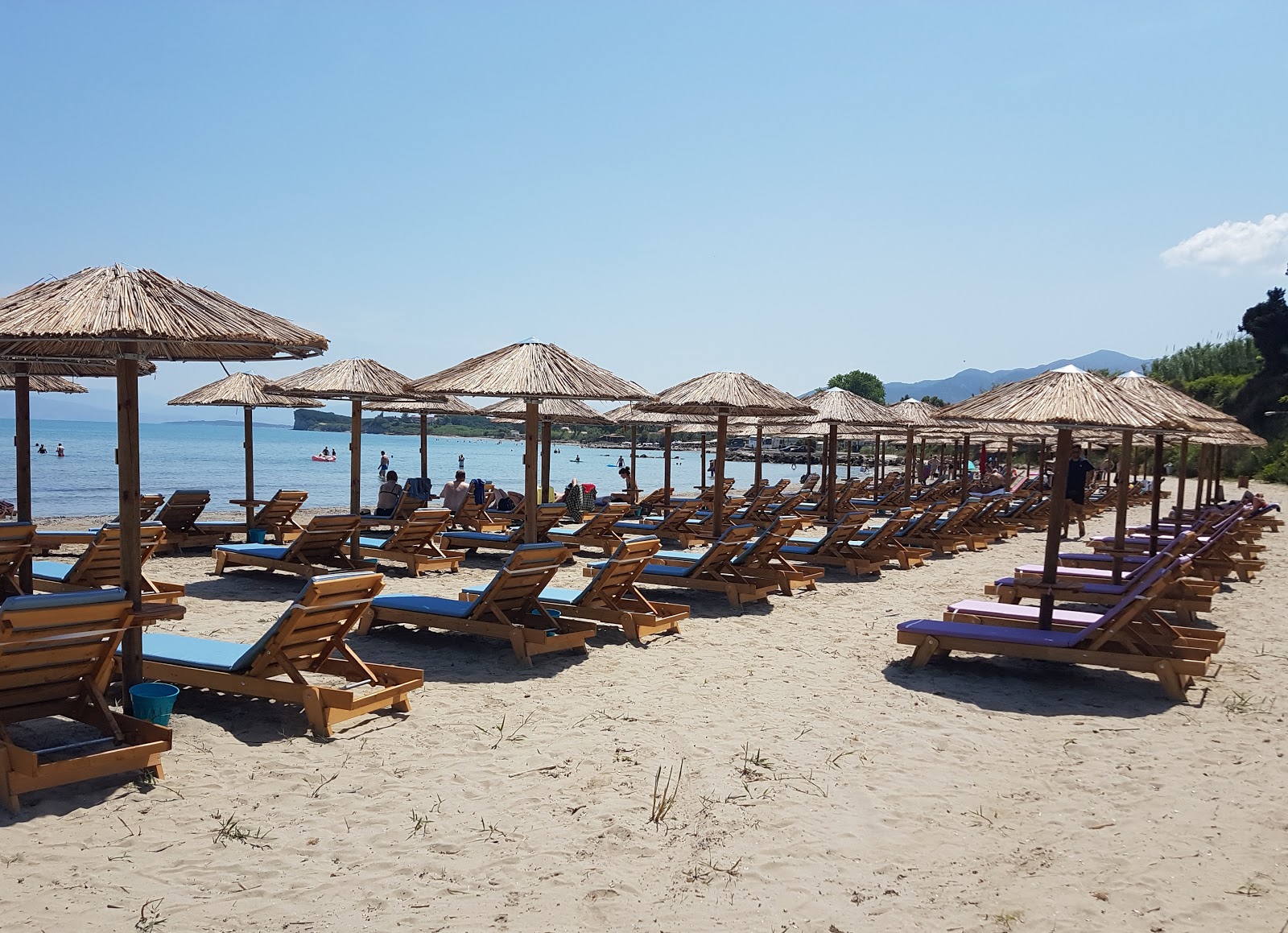 Foto van Acquasanta Beach met enigszins schoon niveau van netheid