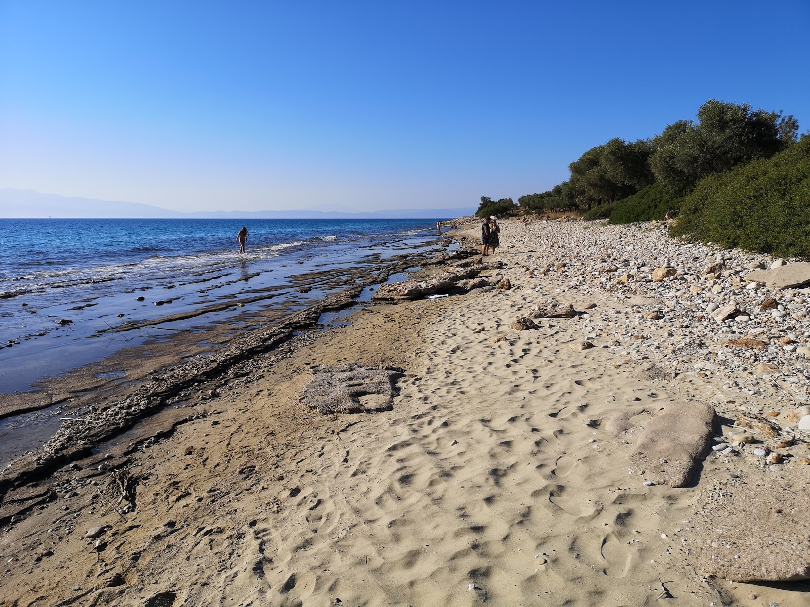 Foto di Pefkaria beach con una superficie del acqua cristallina