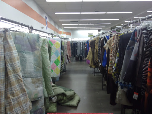 Thrift Store «7th St & Union Hills Goodwill Retail Store & Donation Center», reviews and photos, 710 E Union Hills Dr, Phoenix, AZ 85024, USA