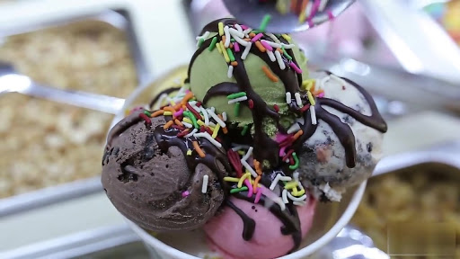 Ice cream parlours in Hanoi