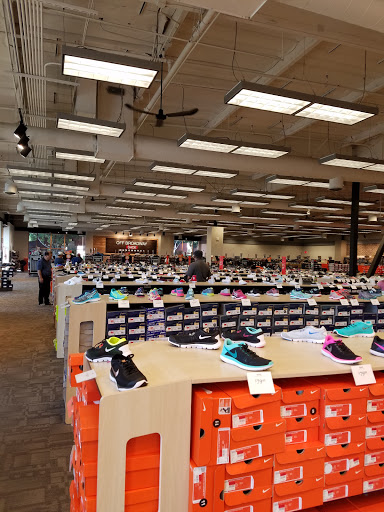 Shoe Store «Off Broadway Shoe Warehouse», reviews and photos, 13400 Jamboree Rd, Irvine, CA 92602, USA