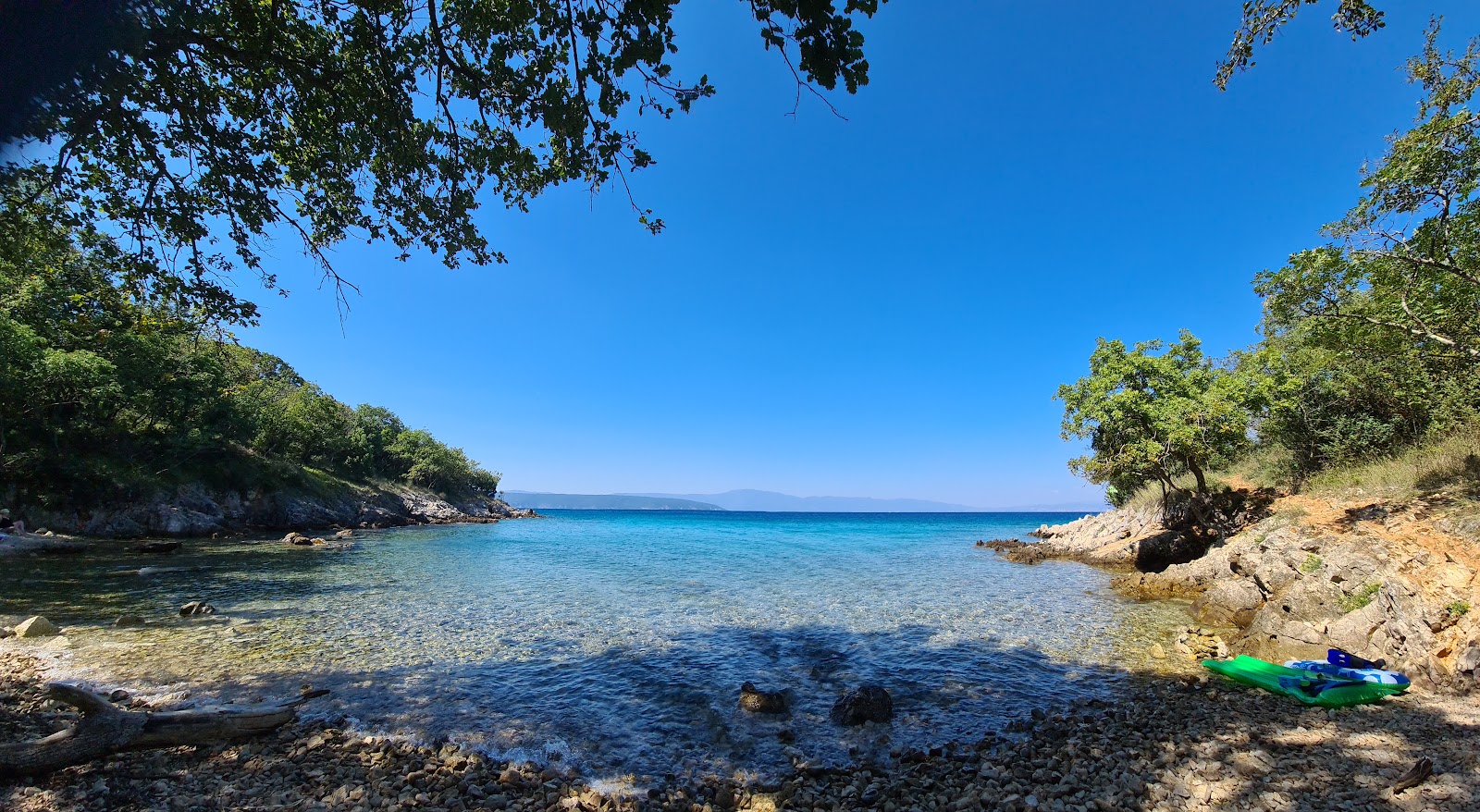 Foto di Maria Beach con una superficie del ciottolame