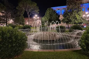 Fontana di Piazza Bra image