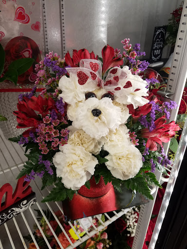 Florist «Little Flower Shop», reviews and photos, 616 High St, Delano, CA 93215, USA
