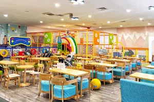 Pinwheel Island Kids Cafe image