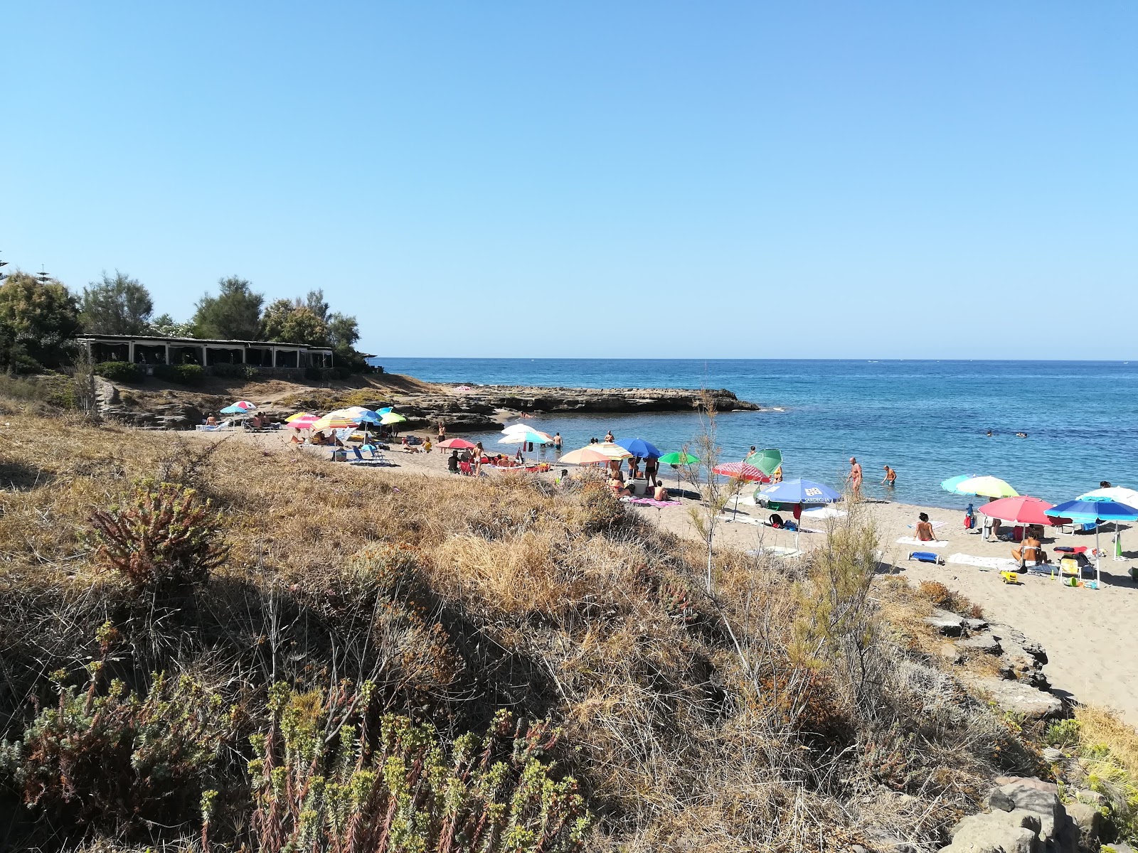 Foto van Spiaggia di S'Abba Druche met kleine baaien