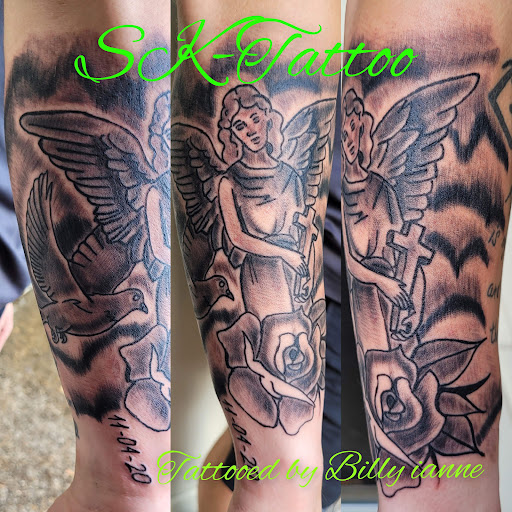 Explore back of hand tattoo ideas, creative tattoo ideas in Meridian, available at SK-Tattoo1