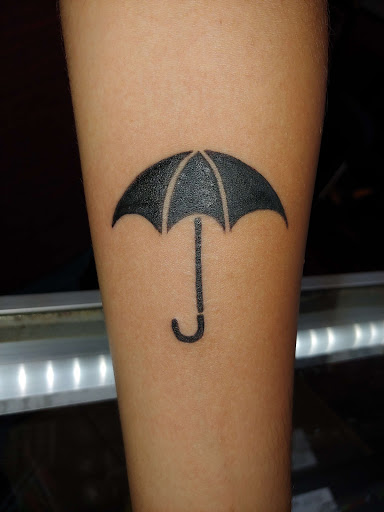 Explore collarbone tattoo ideas for guys, creative tattoo ideas in Kannapolis, available at Ink Station Tattoo Studio