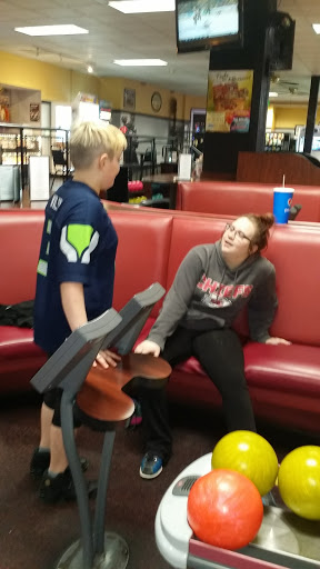 Bowling Alley «Four Seasons Bowling Center», reviews and photos, 322 SW Washington St, Hillsboro, OR 97123, USA