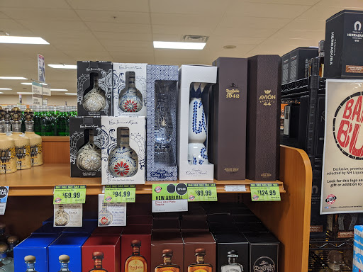 State Liquor Store «NH Liquor & Wine Outlet», reviews and photos, 10 Benning St, West Lebanon, NH 03784, USA