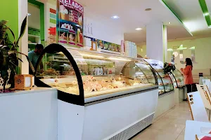 Gelataria Tre Santi image