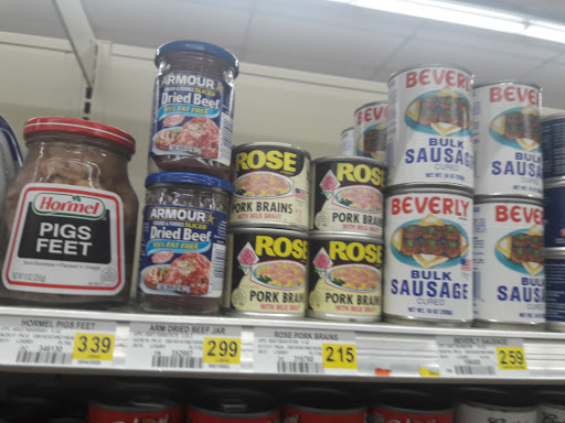 Grocery Store «Piggly Wiggly», reviews and photos, 3441 Fort Campbell Blvd # A, Clarksville, TN 37042, USA