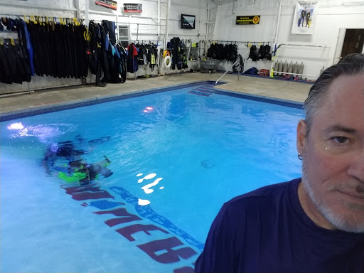 Dive Shop «Divers Equipment & Repair Service», reviews and photos, 11109 Hillcrest Rd, Kansas City, MO 64134, USA