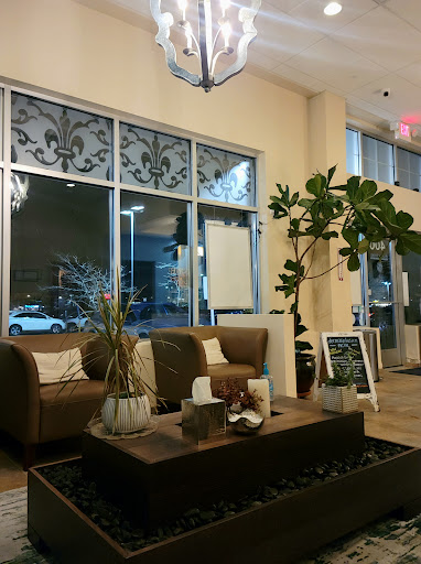 Massage Therapist «Hand & Stone Massage and Facial Spa», reviews and photos, 3525 Vicksburg Ln N, Plymouth, MN 55447, USA