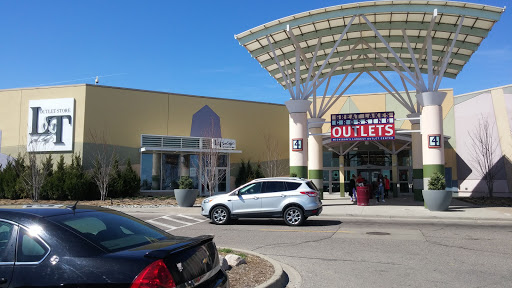 Shopping Mall «Great Lakes Crossing Outlets», reviews and photos, 4000 Baldwin Rd, Auburn Hills, MI 48326, USA