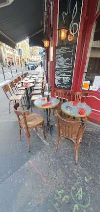 Atmosphère du Restaurant français Le Chansonnier à Paris - n°3