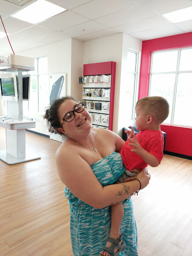 Cell Phone Store «GoWireless Verizon Authorized Retailer», reviews and photos, 19 Manchester Rd #1, Derry, NH 03038, USA